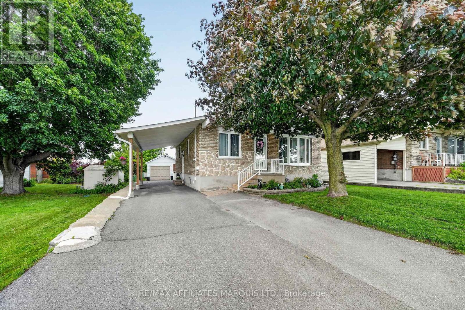 MLS® listing #30331872 for sale located at 824 ALICE STREET