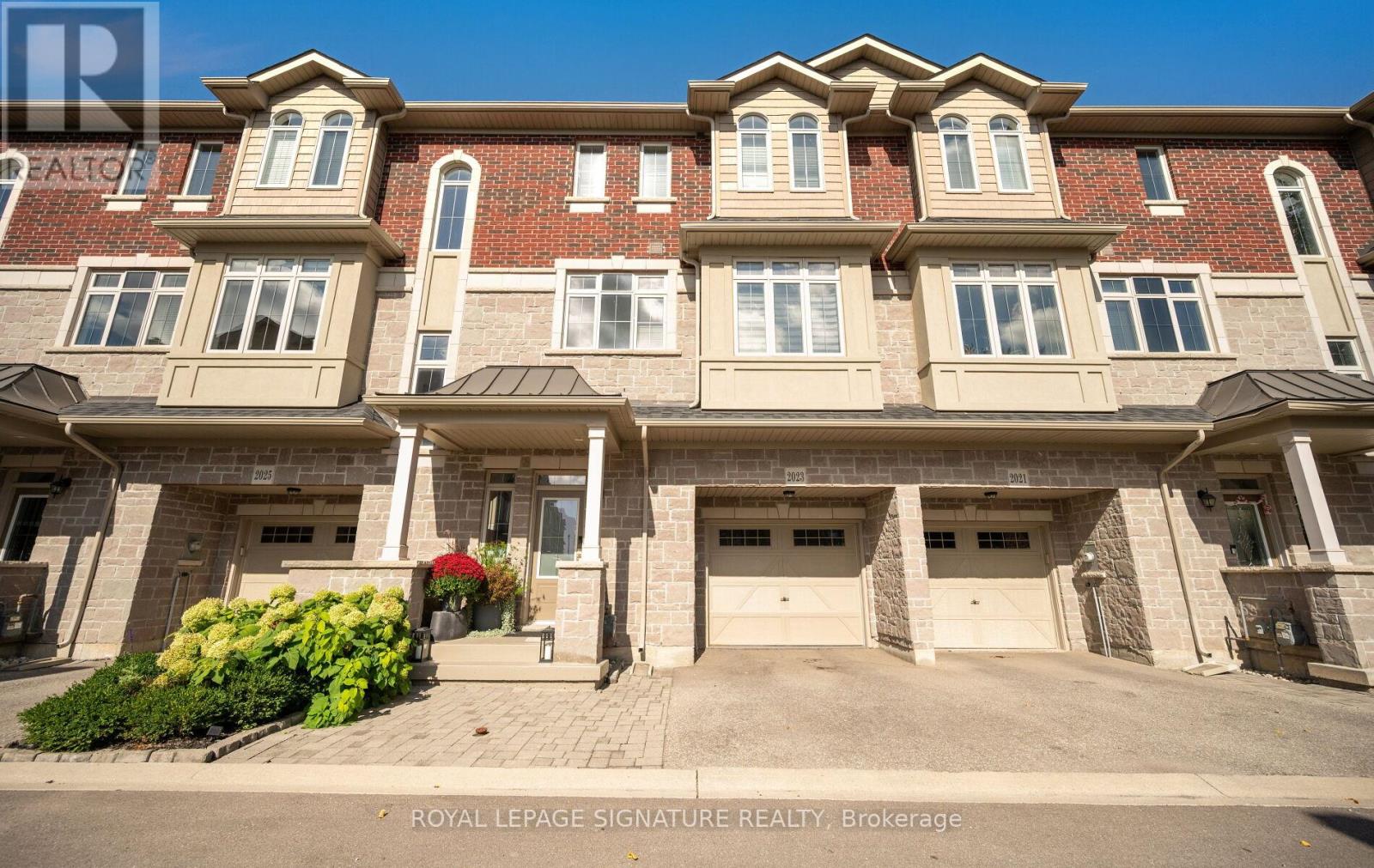 MLS® listing #30331949 for sale located at 2023 DEERVIEW COMMON