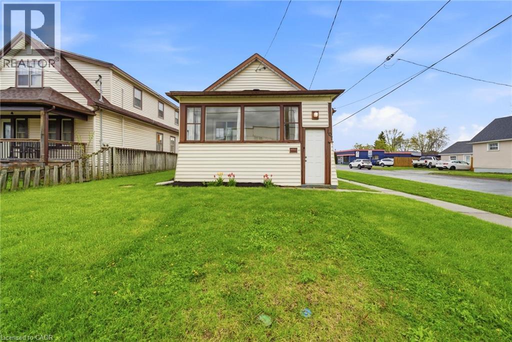 MLS® listing #30331980 for sale located at 107 BROADWAY Street