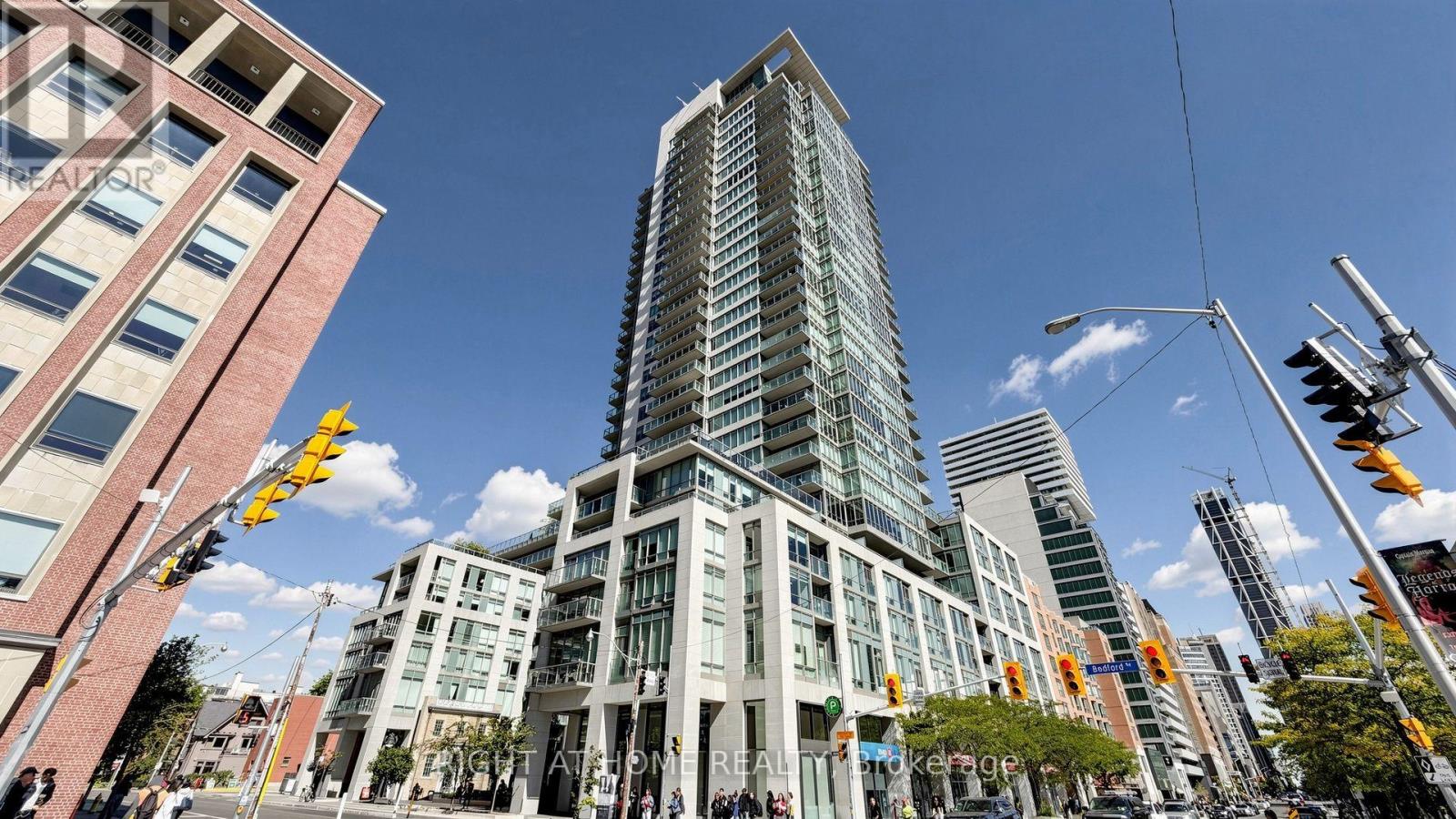 MLS® listing #30332031 for sale located at 422 - 1 BEDFORD ROAD