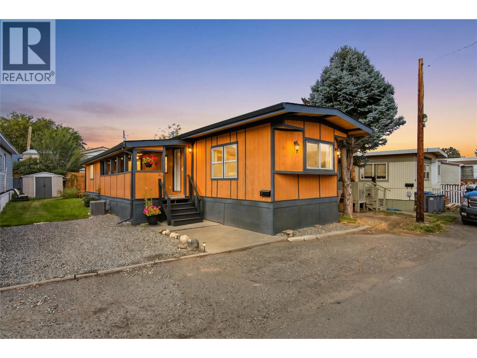 MLS® listing #30337054 for sale located at 44 EDWARD Street Unit# 44E