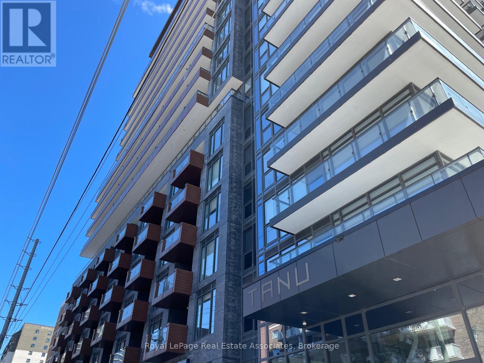 MLS® listing #30339535 for sale located at 917 - 21 PARK STREET E