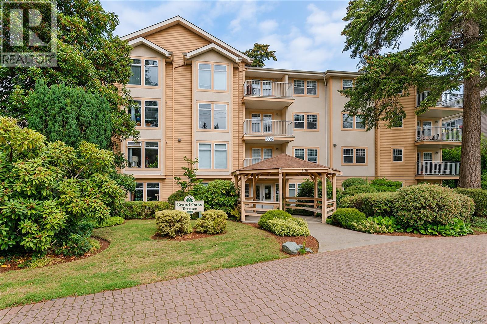 MLS® listing #30339561 for sale located at 105 606 Goldstream Ave