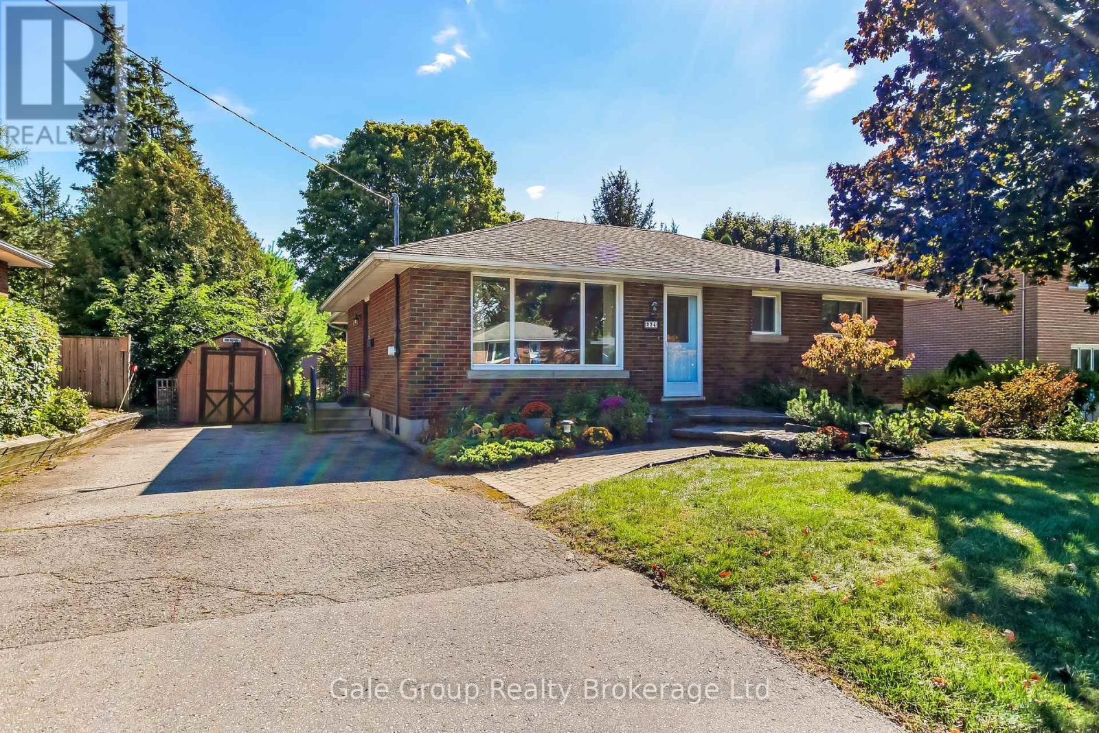 MLS® listing #30339597 for sale located at 224 FIFTH AVENUE