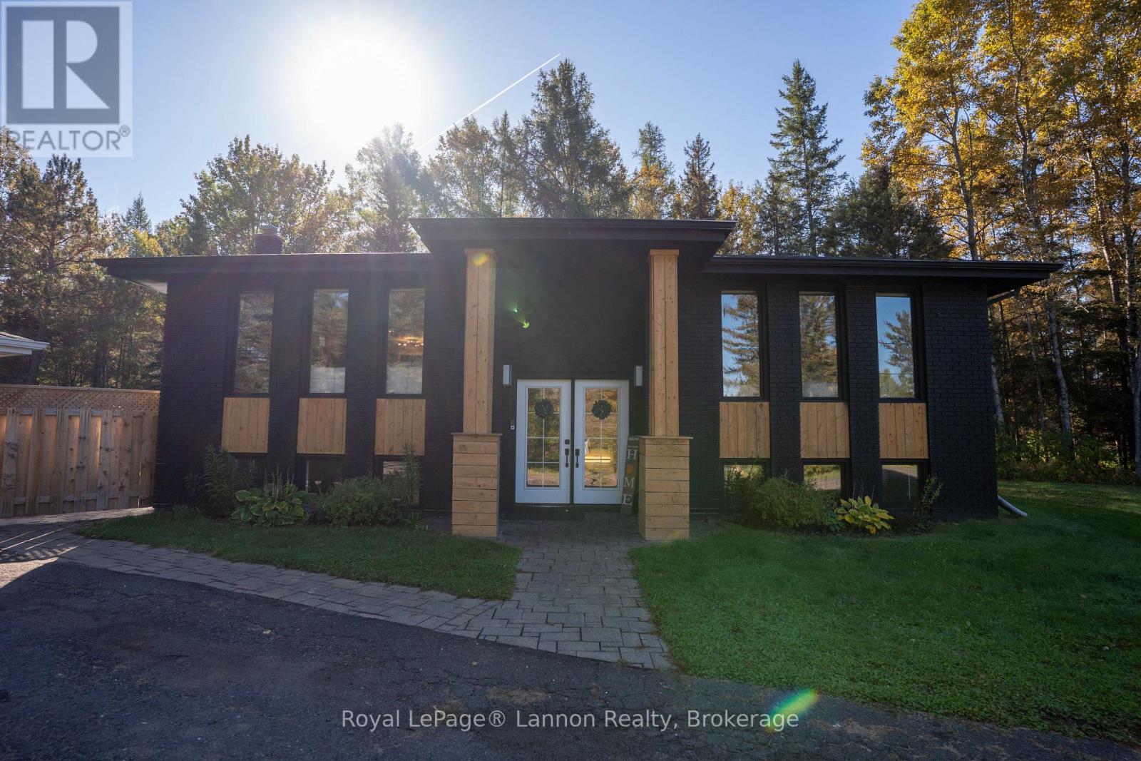 MLS® listing #30339686 for sale located at 1526 MOUNTAIN ROAD