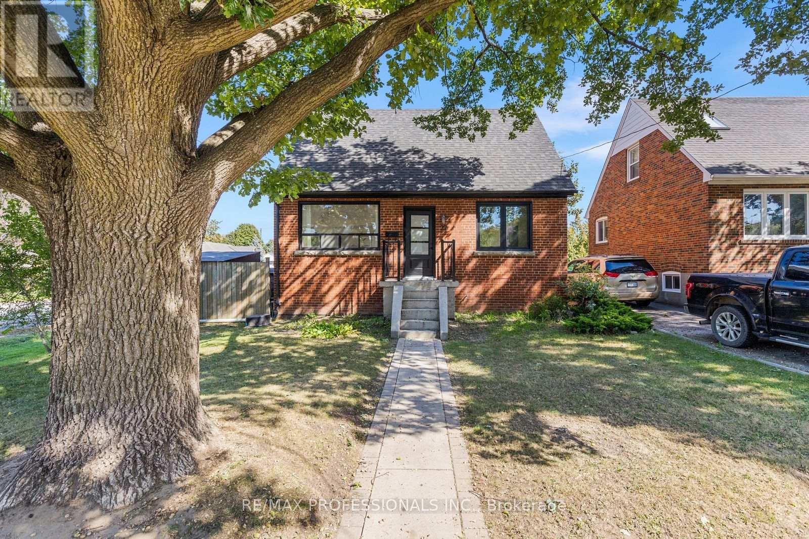 MLS® listing #30339763 for sale located at 27 BRAWLEY AVENUE