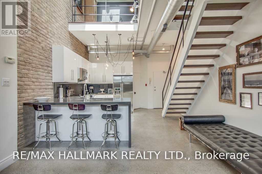 MLS® listing #30340641 for sale located at 7 - 6 BARTLETT AVENUE