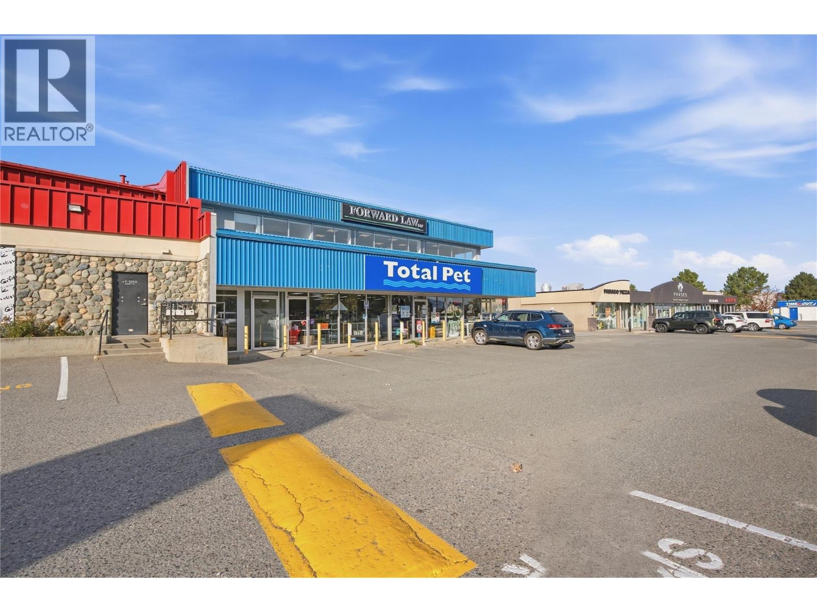 MLS® listing #30341016 for sale located at 1370 Summit Drive Unit# B