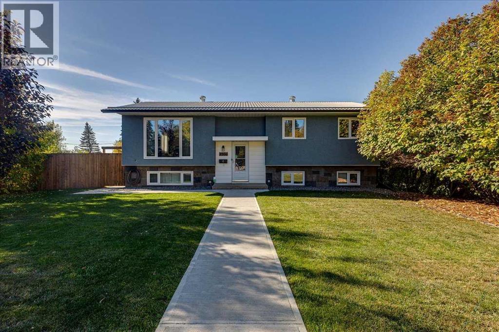 MLS® listing #30342595 for sale located at 3906 44 Street