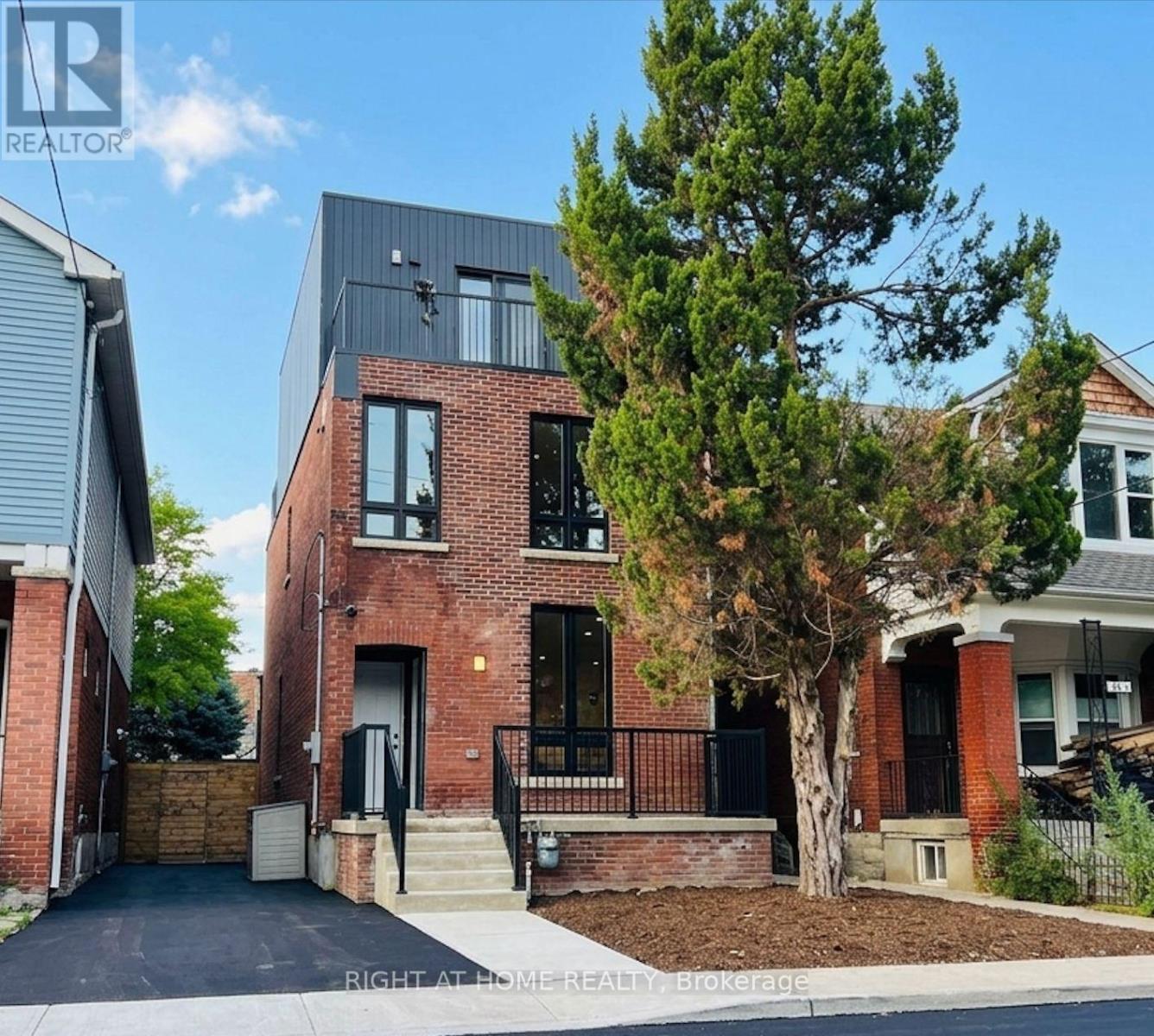 MLS® listing #30347711 for sale located at #1 - 151 GLEDHILL AVENUE