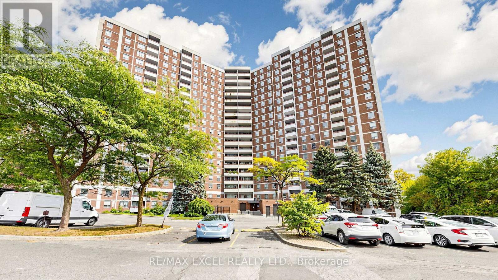 MLS® listing #30350048 for sale located at 1808 - 10 EDGECLIFF GOLFWAY