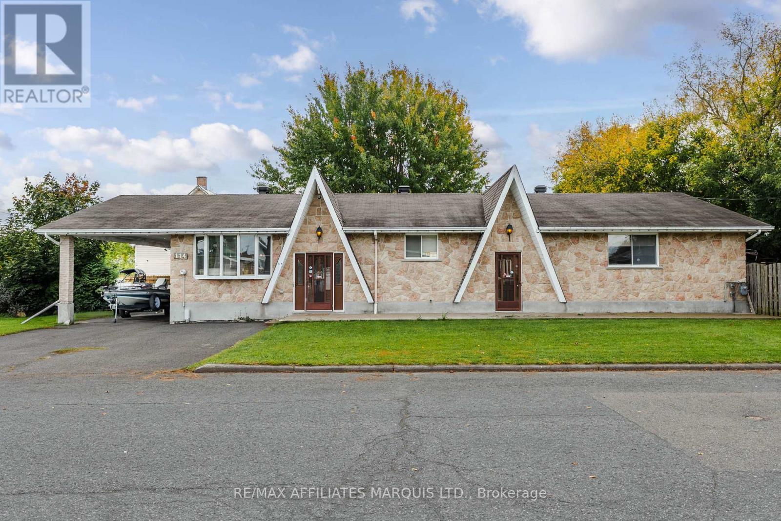 MLS® listing #30350050 for sale located at 114 ST GEORGE STREET W