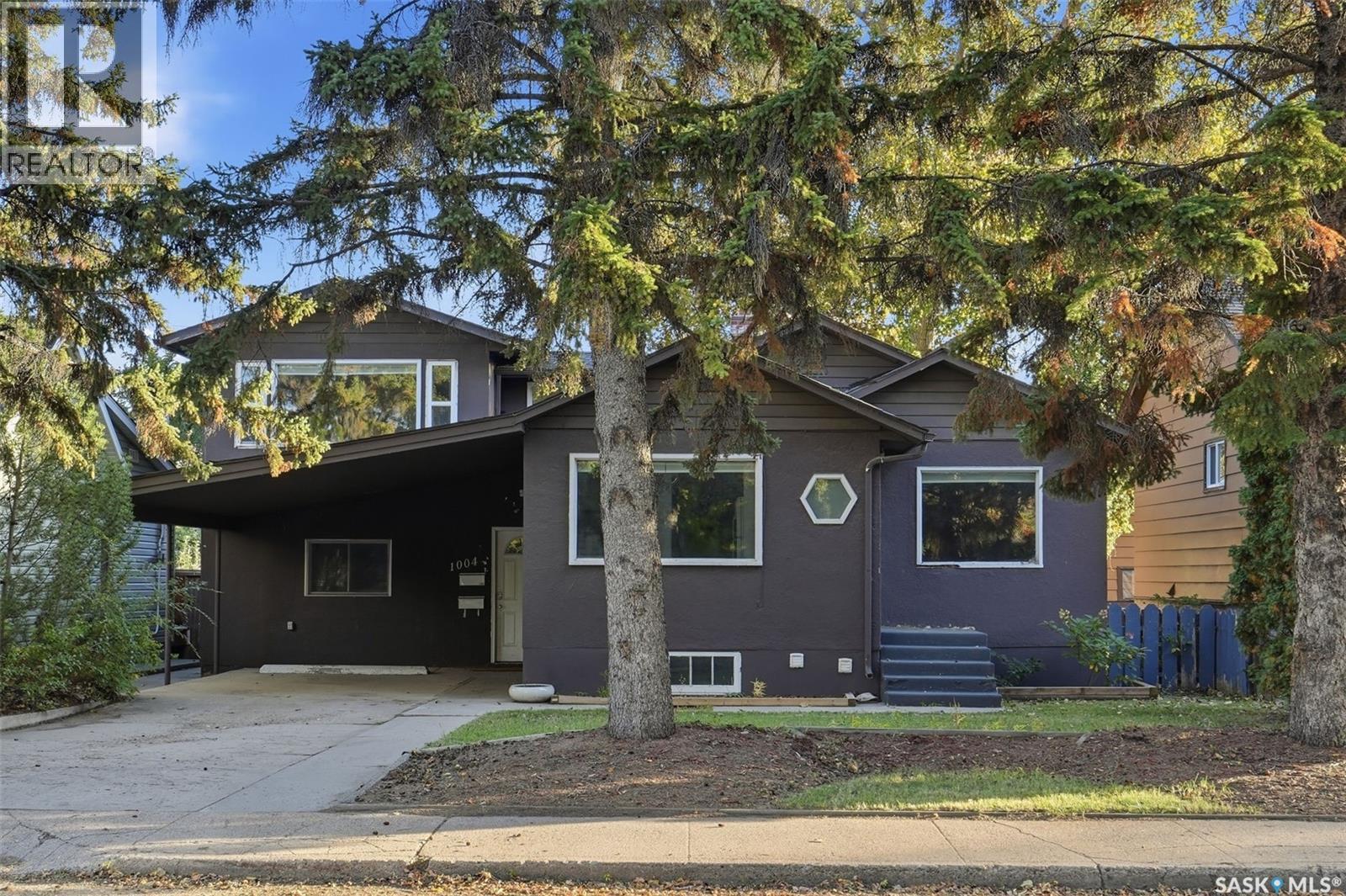 MLS® listing #30350404 for sale located at 1004 6th STREET E