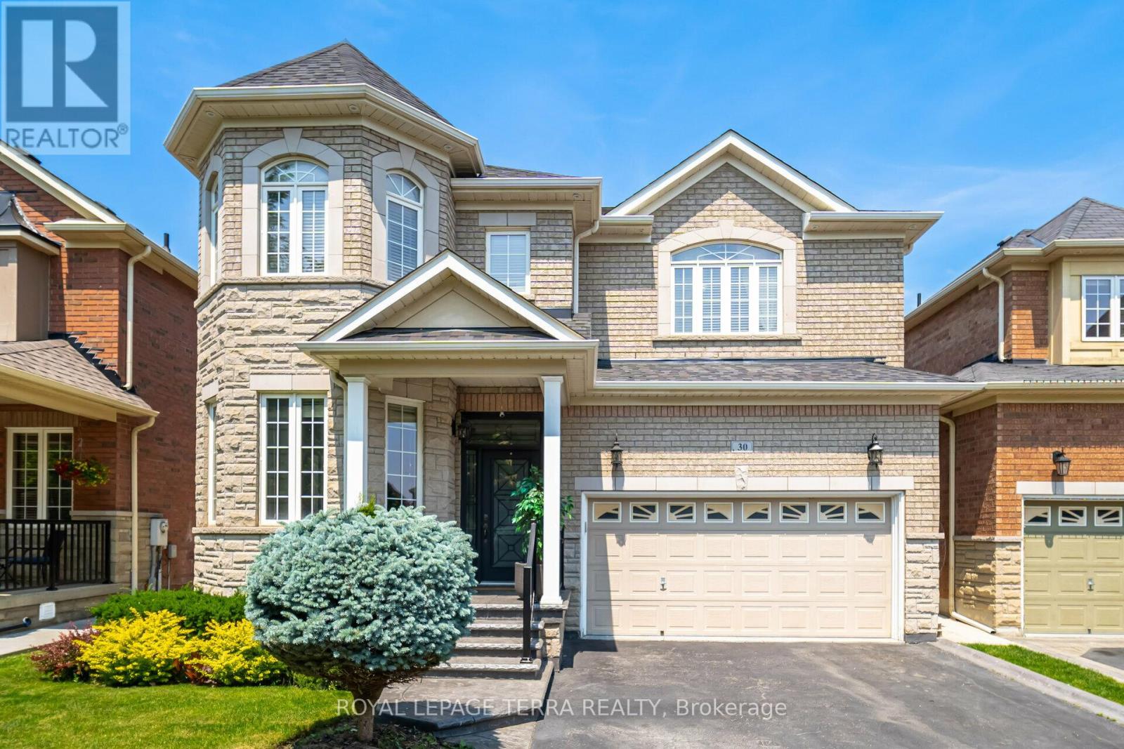 MLS® listing #30352133 for sale located at UPPER - 30 EATONVILLE STREET