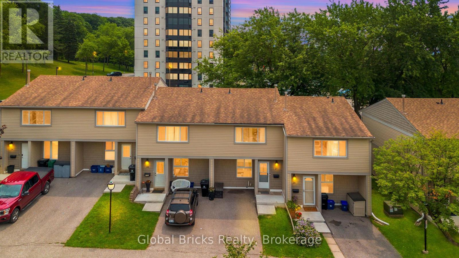 MLS® listing #30353423 for sale located at 27 - 15 GREEN VALLEY DRIVE