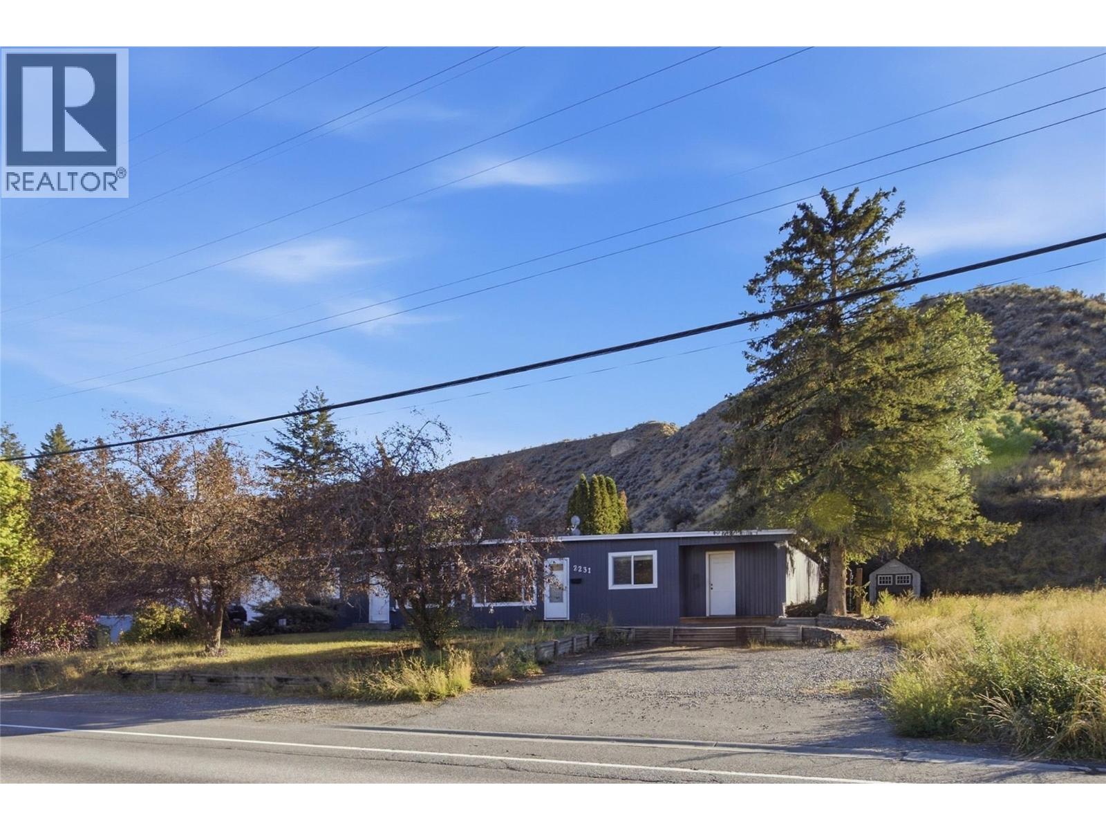 MLS® listing #30353462 for sale located at 2231/2233 Valleyview Drive