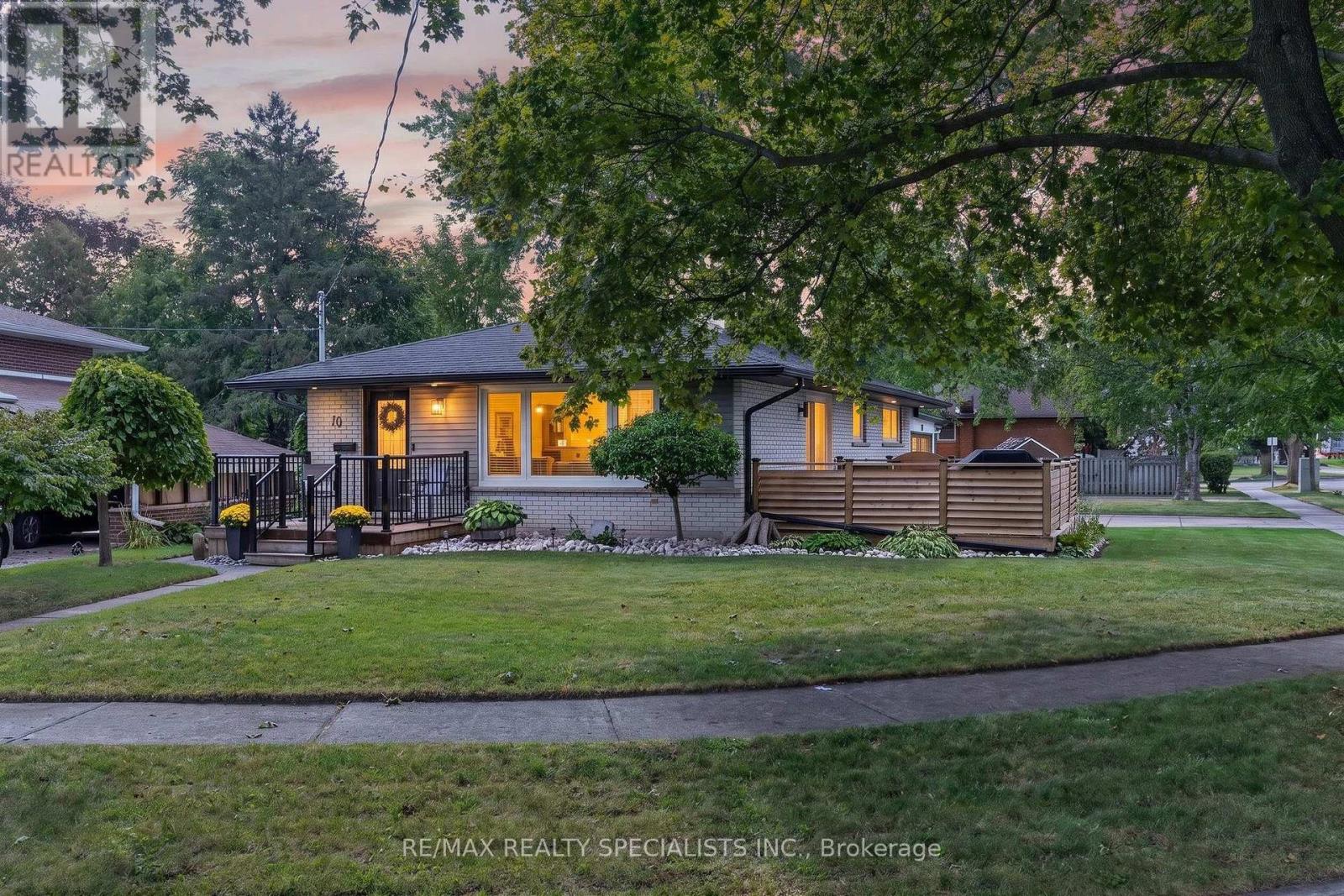 MLS® listing #30353960 for sale located at 70 DUNCAIRN AVENUE