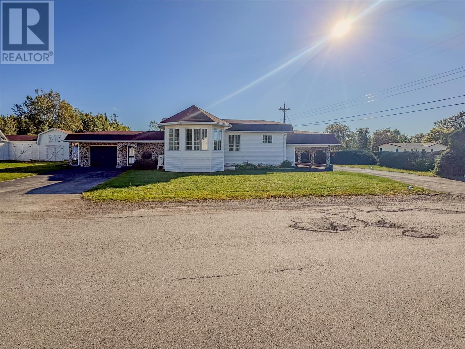 MLS® listing #30355360 for sale located at 2 Millers Avenue