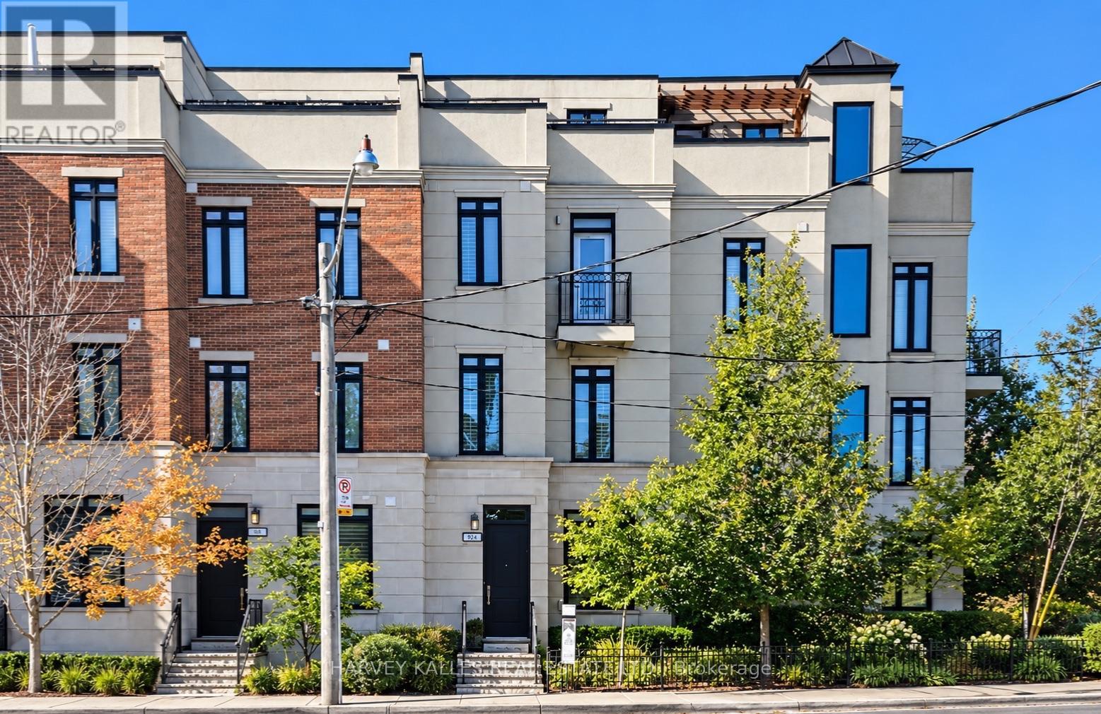 MLS® listing #30358705 for sale located at 1042 AVENUE ROAD