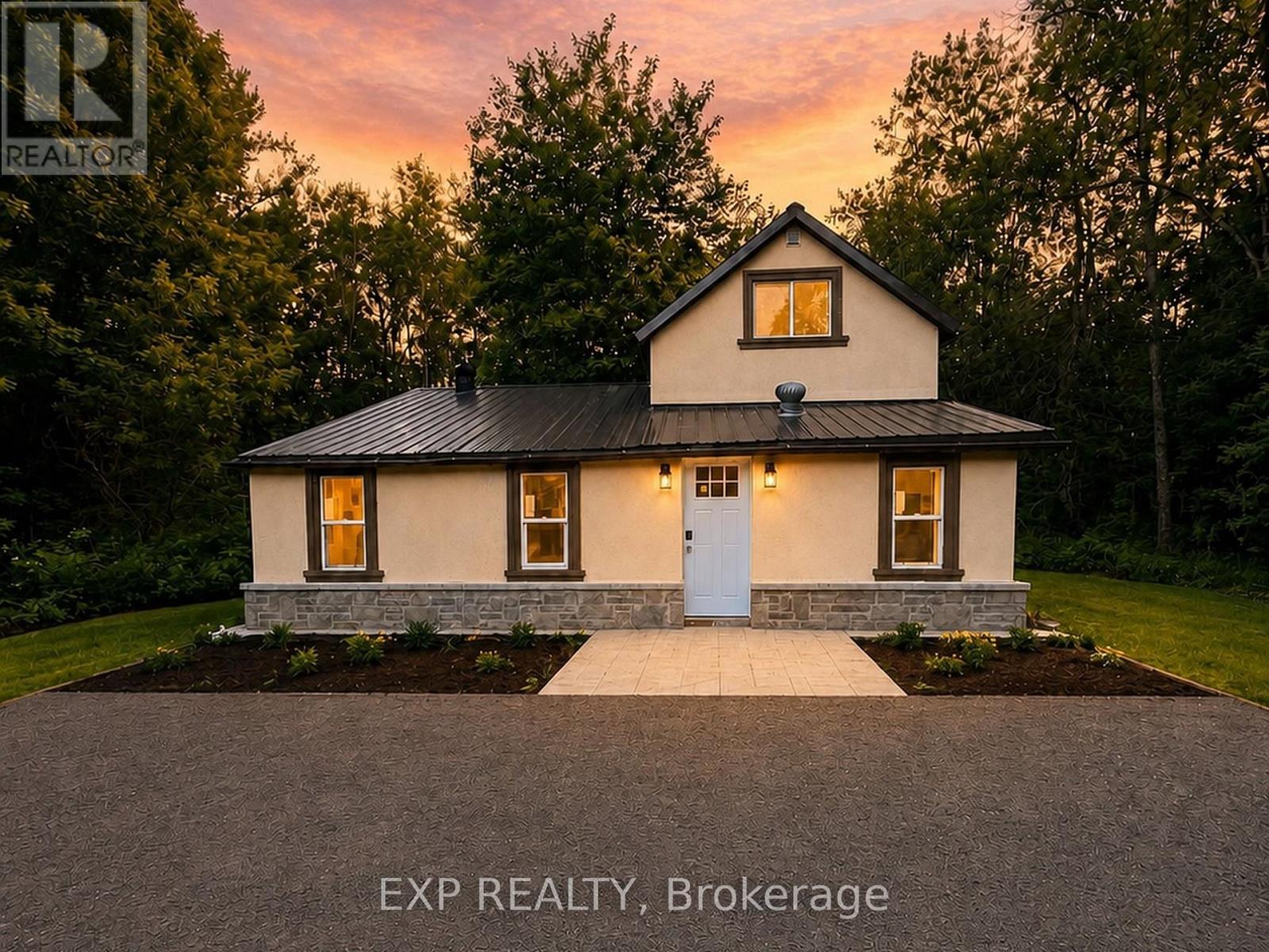 MLS® listing #30360652 for sale located at 137 OLD NORTH ROAD S