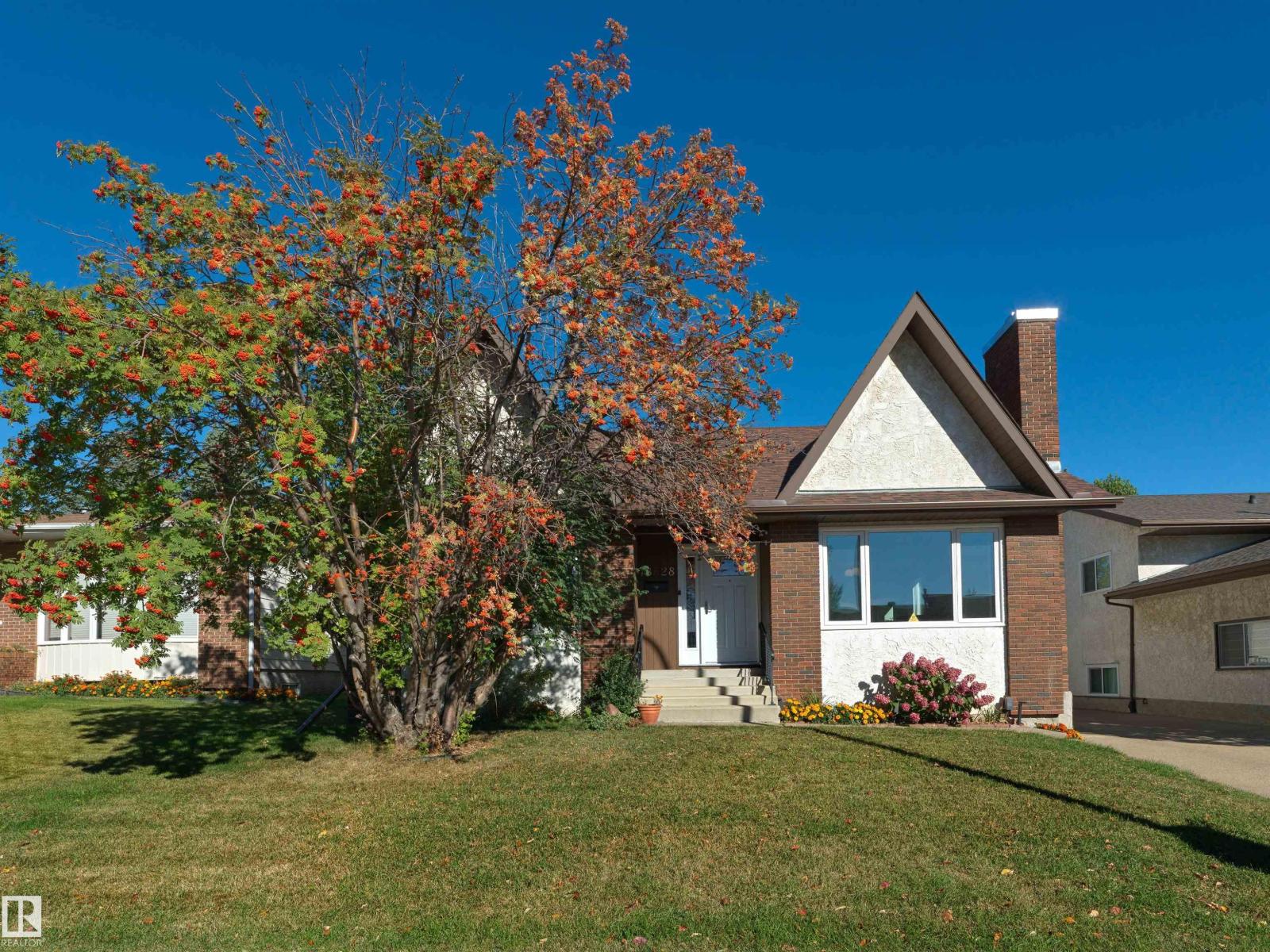 MLS® listing #30360992 for sale located at 18528 98 AV NW