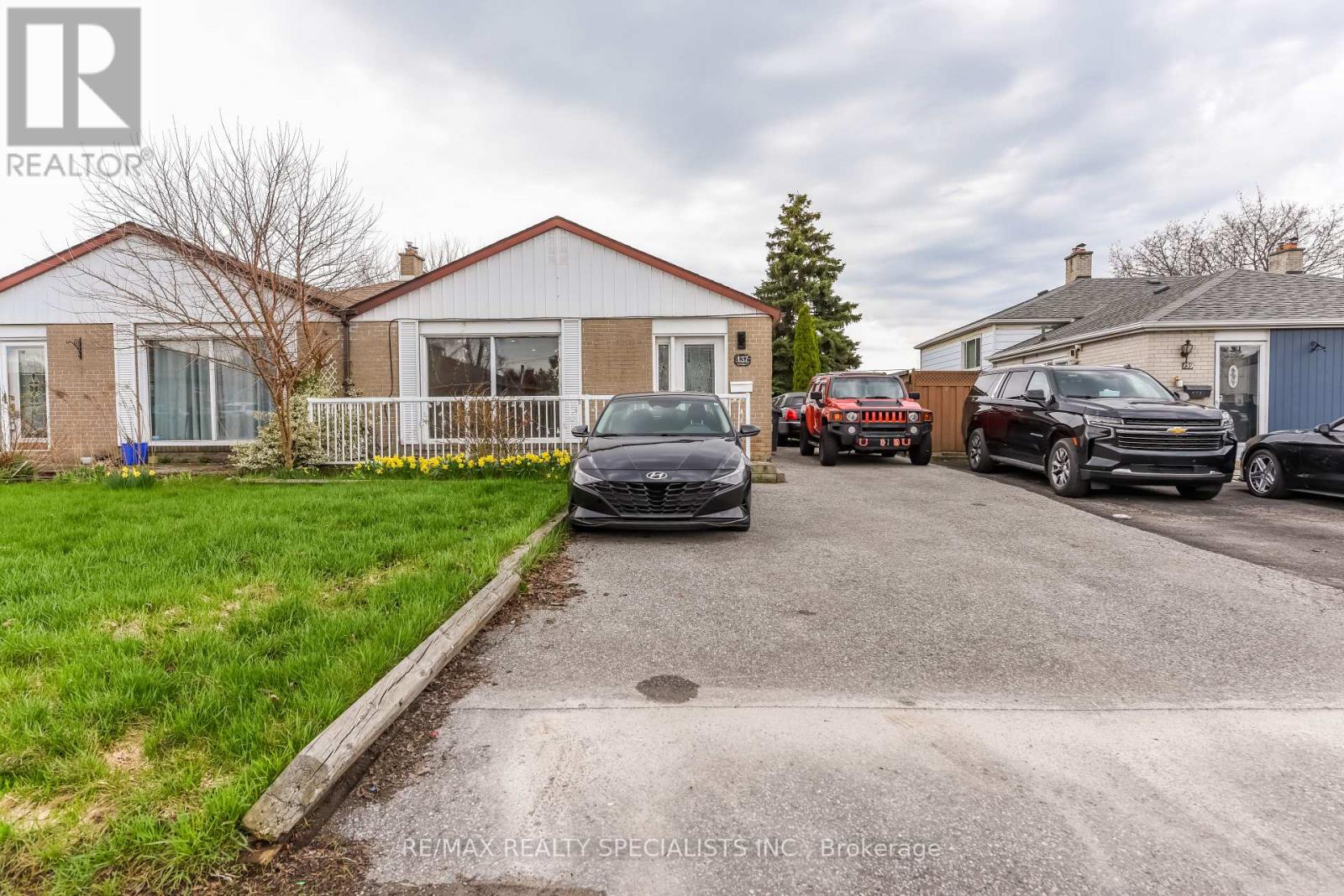 MLS® listing #30361003 for sale located at UPPER PORTION - 137 AVONDALE BOULEVARD