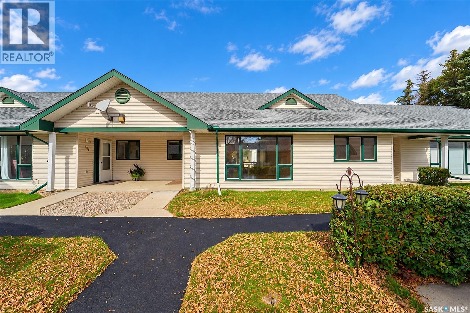 MLS® listing #30361080 for sale located at 107 111 2nd AVENUE E