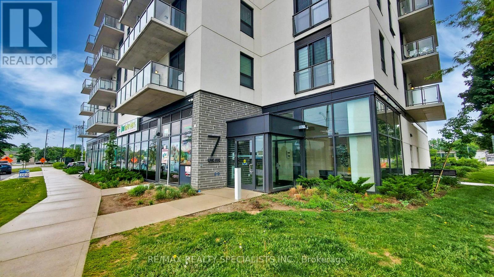 MLS® listing #30361129 for sale located at 809 - 7 ERIE AVENUE