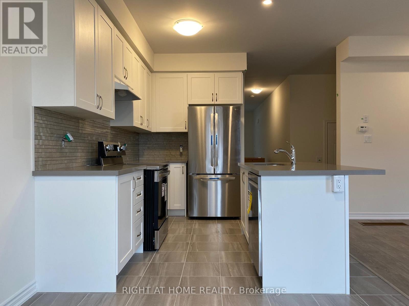 MLS® listing #30362203 for sale located at 2250 GRAINGER LOOP