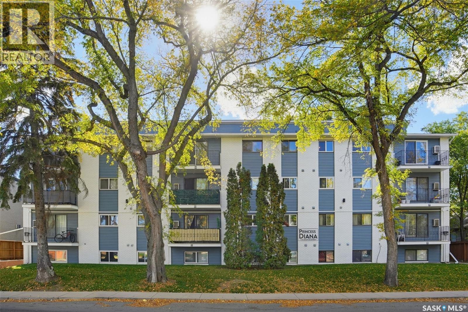 MLS® listing #30363247 for sale located at 104 720 8th STREET E