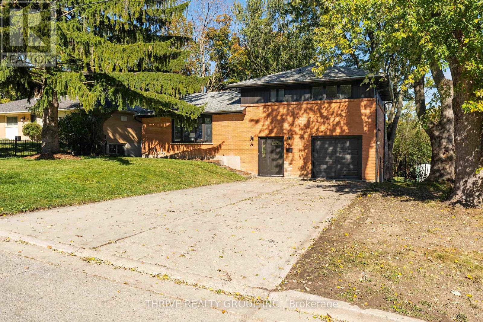 MLS® listing #30363483 for sale located at 139 DEER PARK CIRCLE