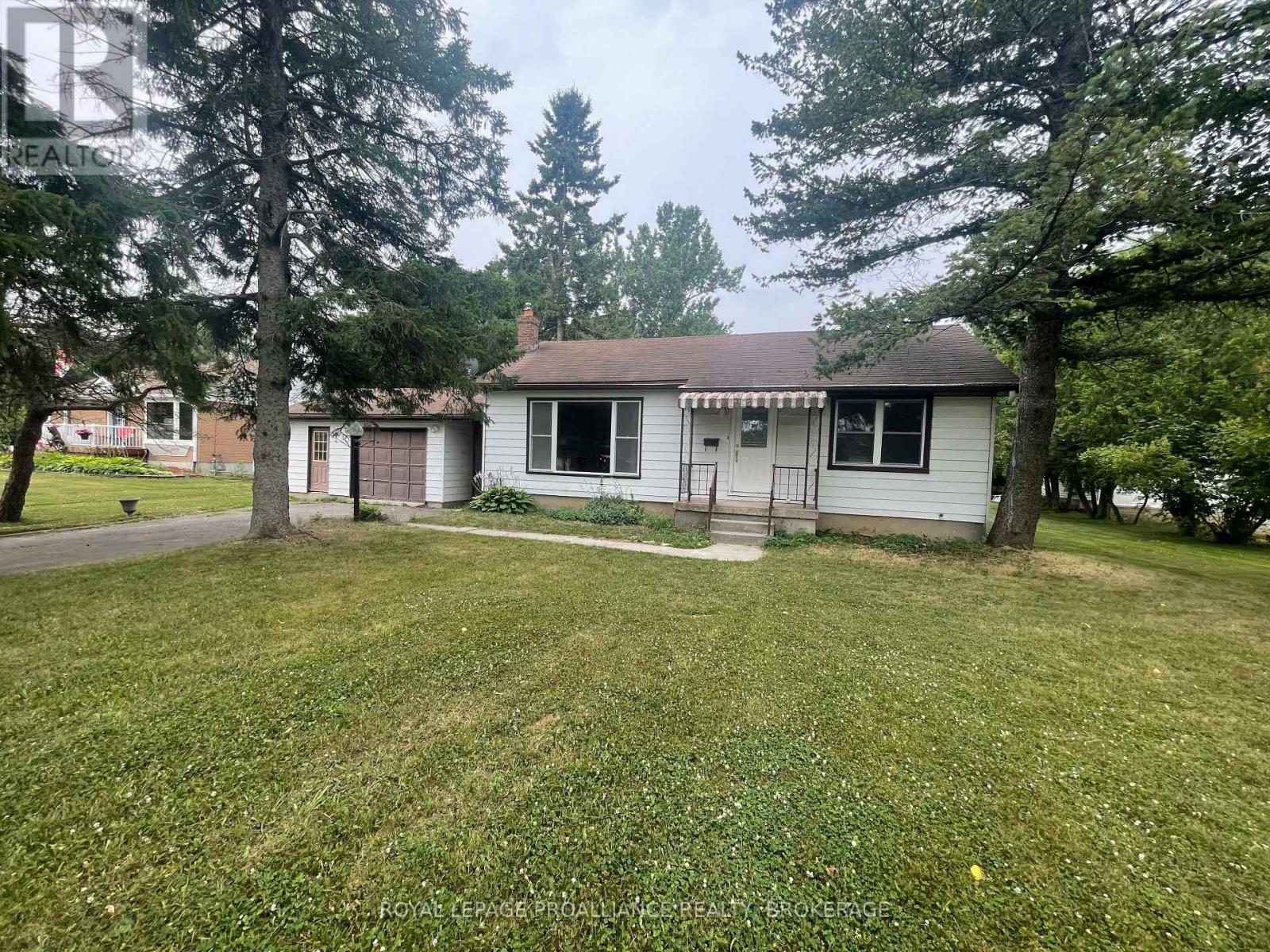 MLS® listing #30363692 for sale located at 462 CORONATION BOULEVARD