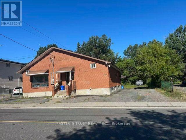 MLS® listing #30363894 for sale located at 257 LESLIE STREET