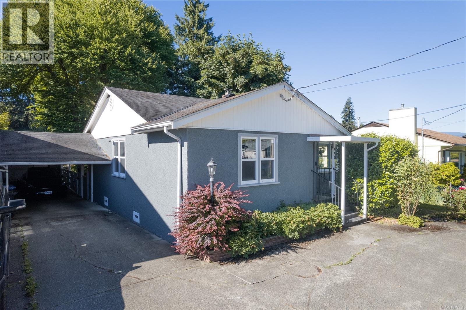 MLS® listing #30363964 for sale located at 930 Wharncliffe Rd
