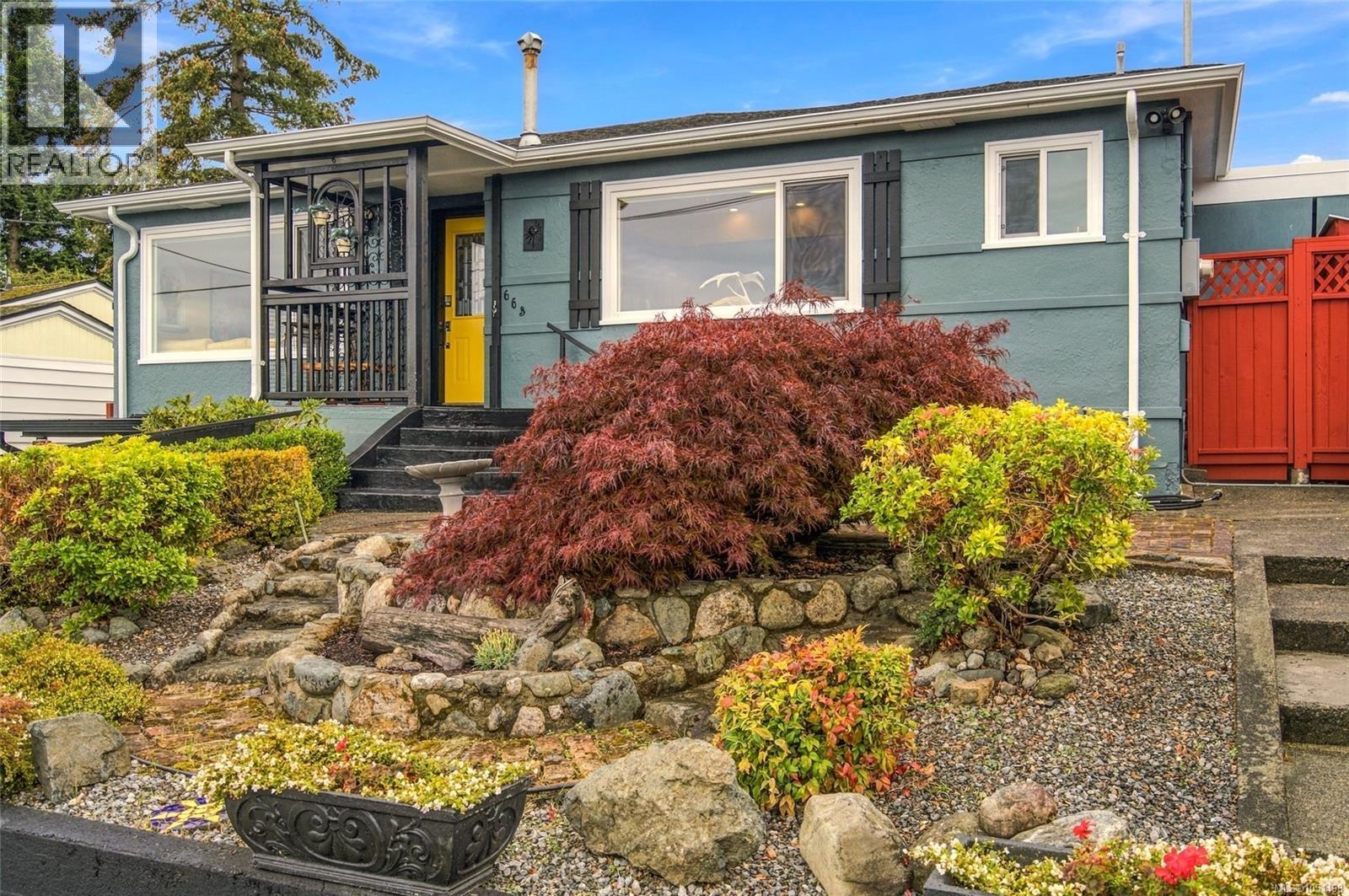 MLS® listing #30367252 for sale located at 663 Maple St