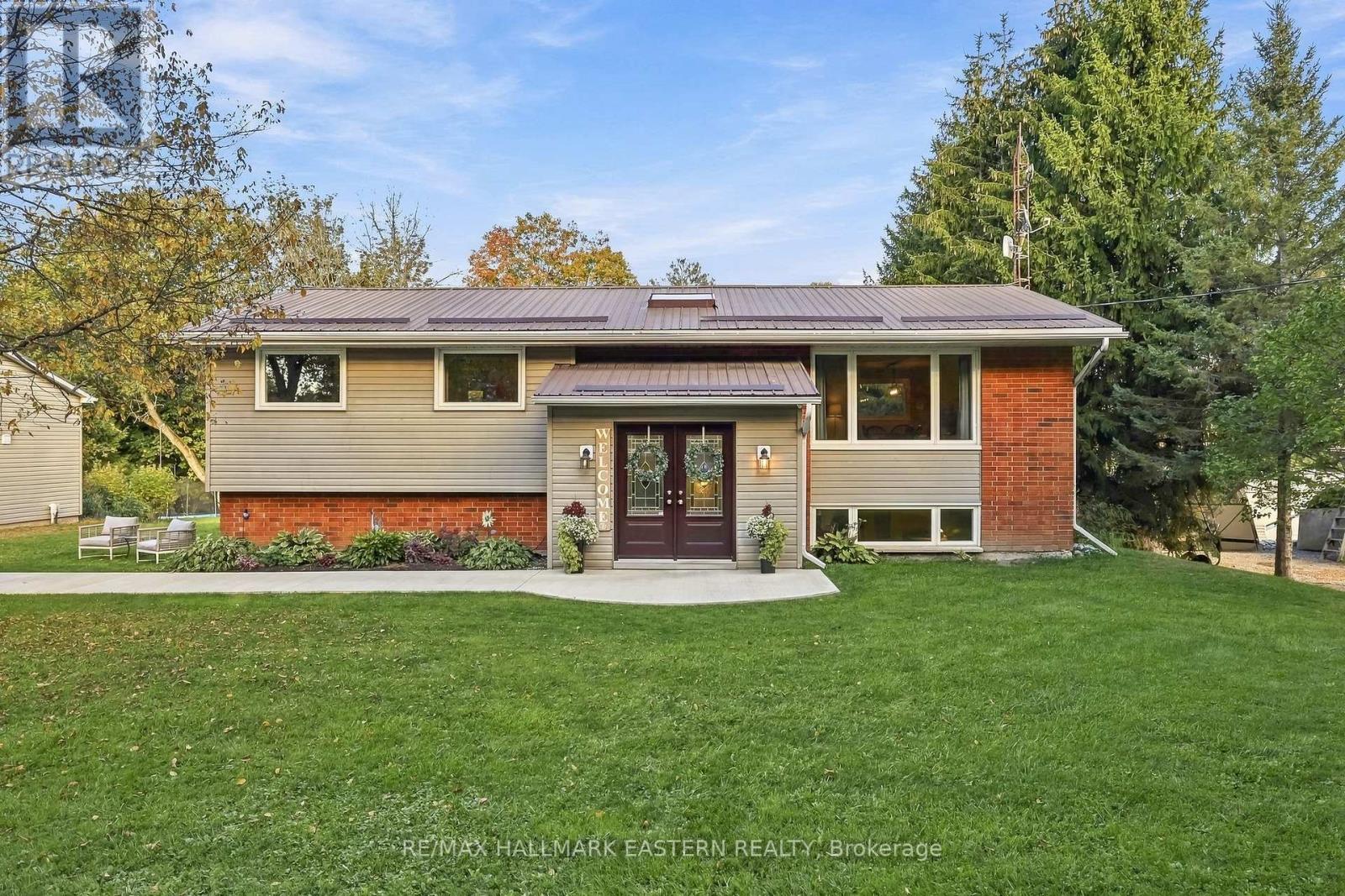 MLS® listing #30368473 for sale located at 47 HUTCHINSON COURT