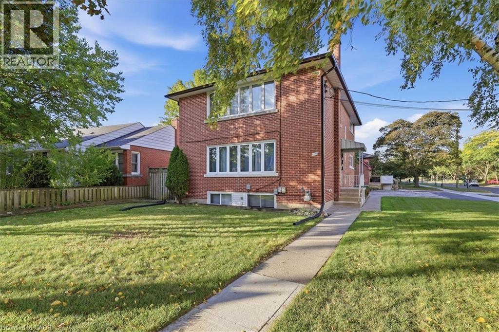 MLS® listing #30369090 for sale located at 115 ROXBOROUGH Avenue