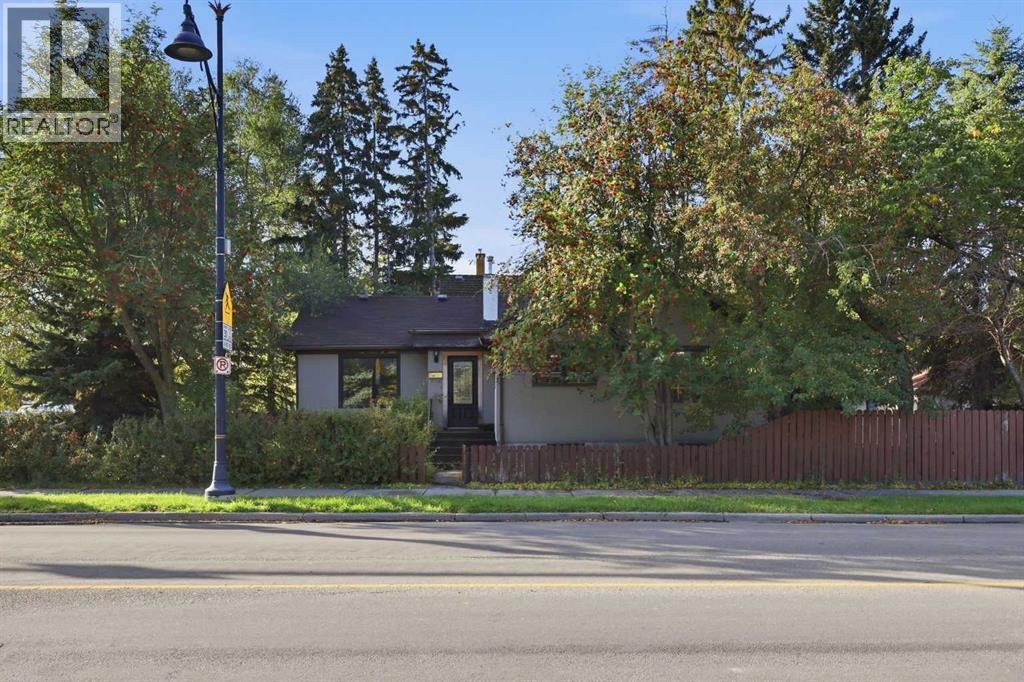 MLS® listing #30370337 for sale located at 601 30 Avenue SW