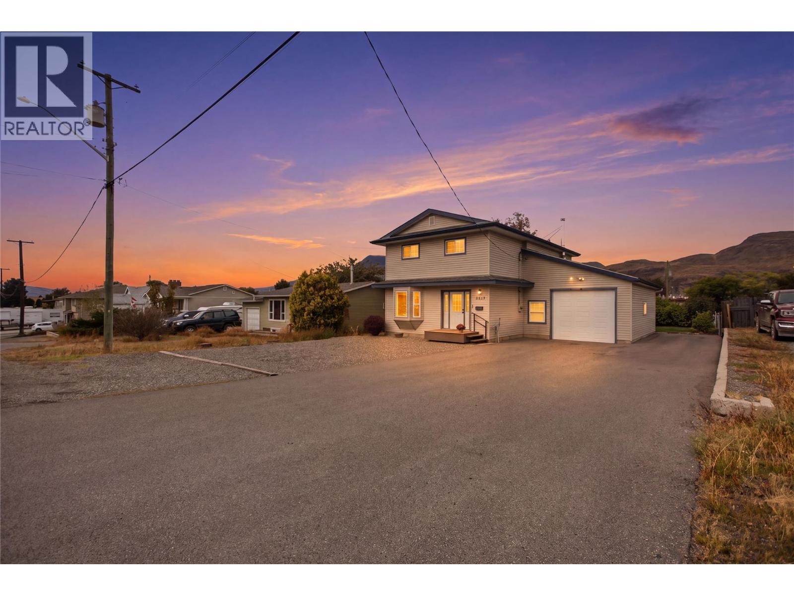 MLS® listing #30370453 for sale located at 2624 Joyce Avenue