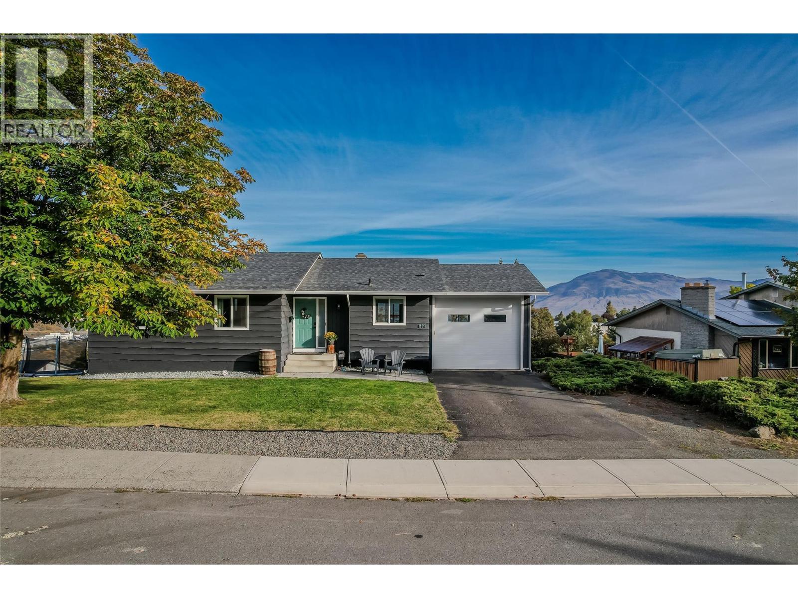 MLS® listing #30372075 for sale located at 891 Gleneagles Drive