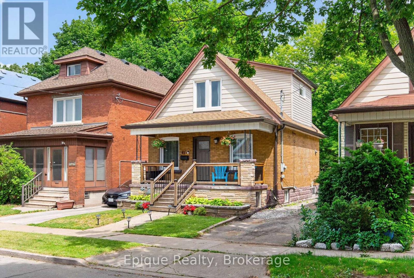MLS® listing #30373711 for sale located at 93 GRAHAM AVENUE S