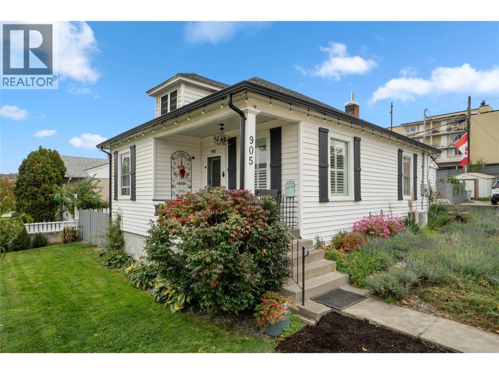MLS® listing #30375317 for sale located at 905 MUNRO Street