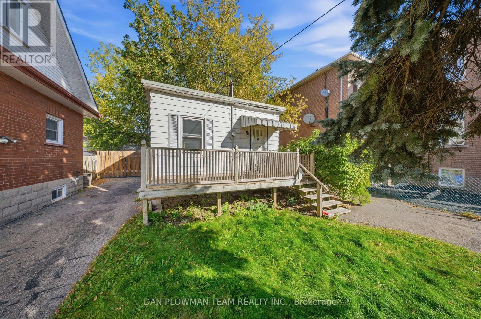 MLS® listing #30375452 for sale located at 372 PINE AVENUE