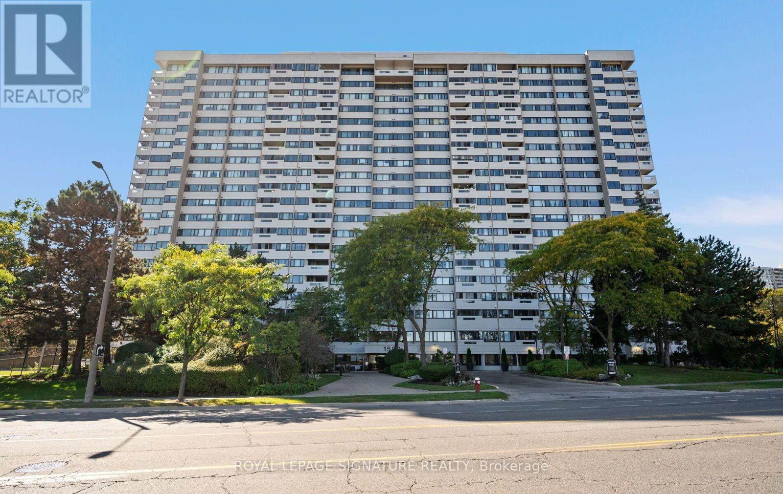 MLS® listing #30375837 for sale located at 1406 - 1580 MISSISSAUGA VALLEY BOULEVARD