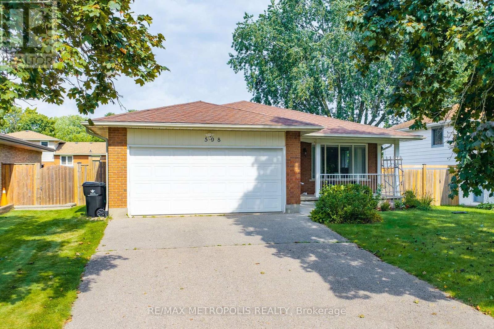 MLS® listing #30376544 for sale located at 598 BLACK OAK CRESCENT