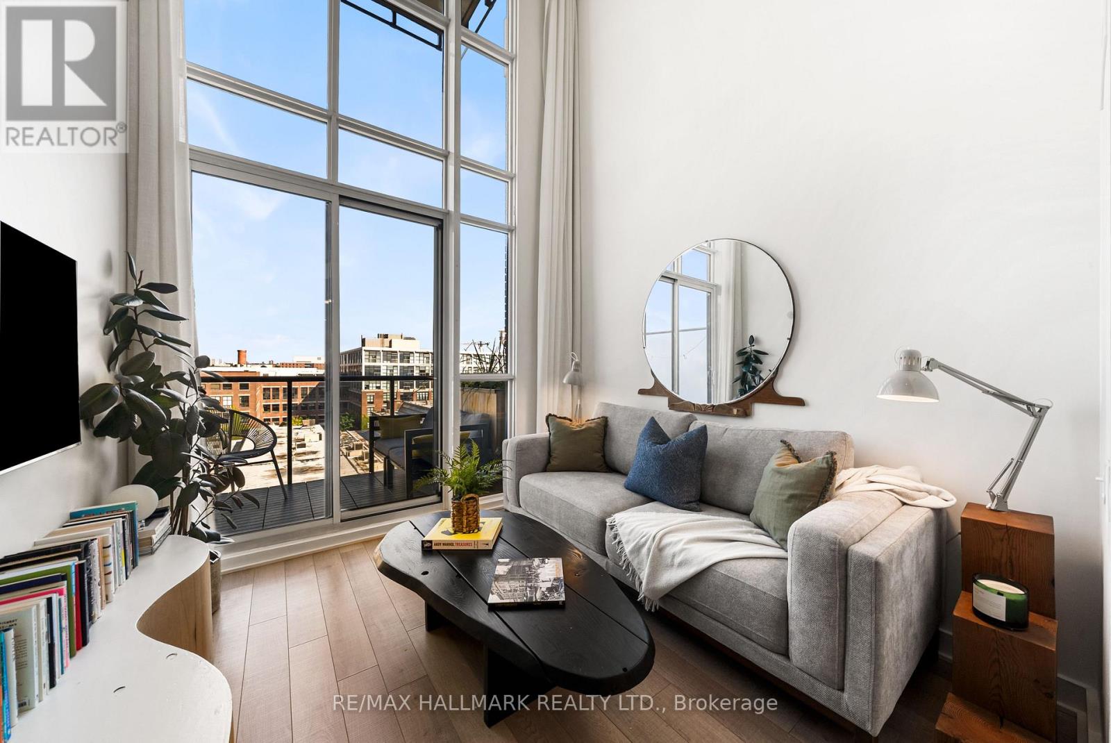 MLS® listing #30376981 for sale located at 617 - 5 HANNA AVENUE