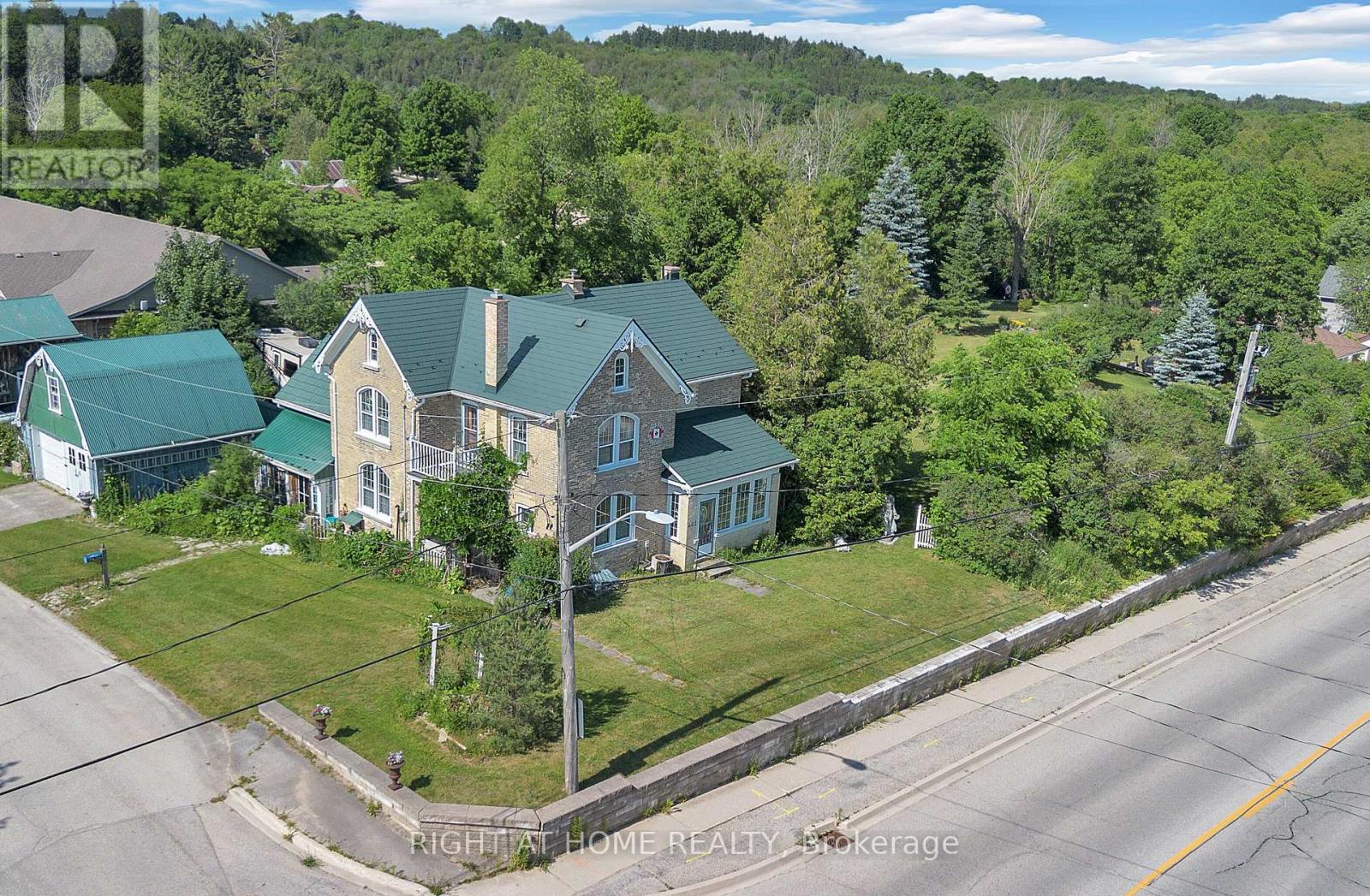 MLS® listing #30379071 for sale located at 402 LAMBTON STREET E