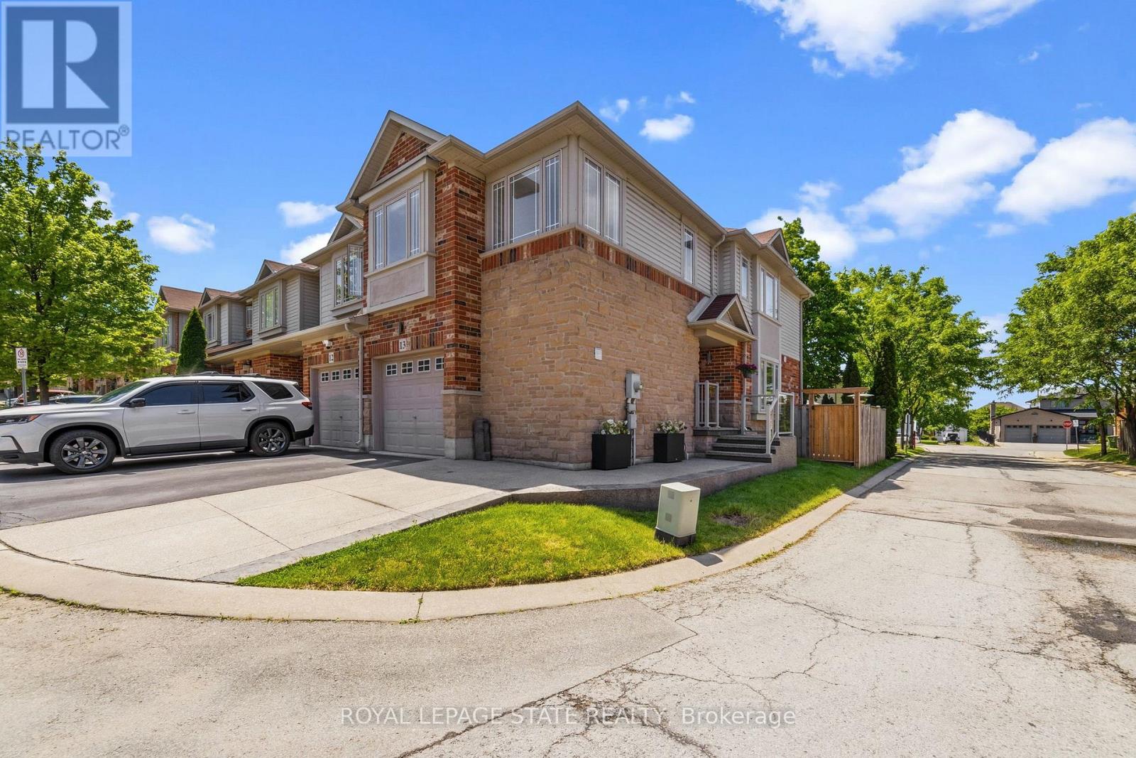 MLS® listing #30379930 for sale located at 13 - 242 UPPER MOUNT ALBION ROAD