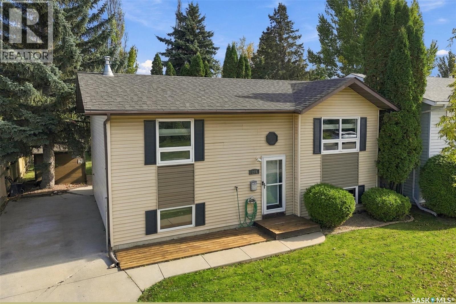 MLS® listing #30380184 for sale located at 359 Sebestyen CRESCENT
