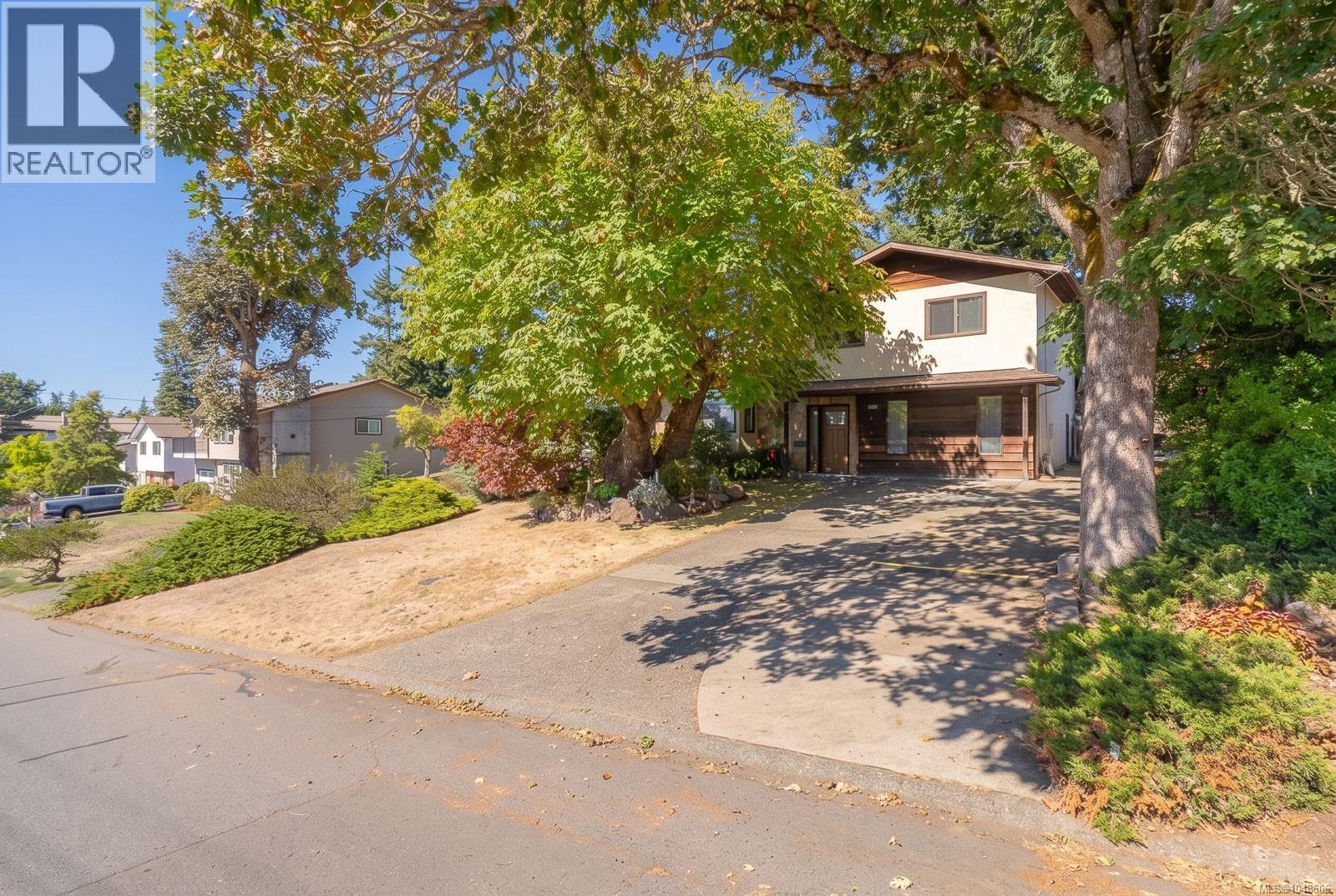 MLS® listing #30380615 for sale located at 1855 Sandra Pl
